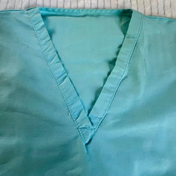 Men's Size 4XL Blue V-Neck Scrub Top - Picture 3 of 6